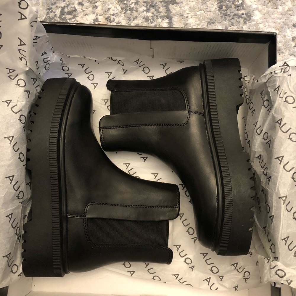 Aqua Loren Black Leather Platform Ankle Boots - Picture 2 of 11